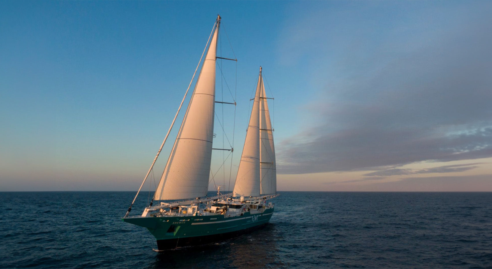 Cafés transportés à la voile