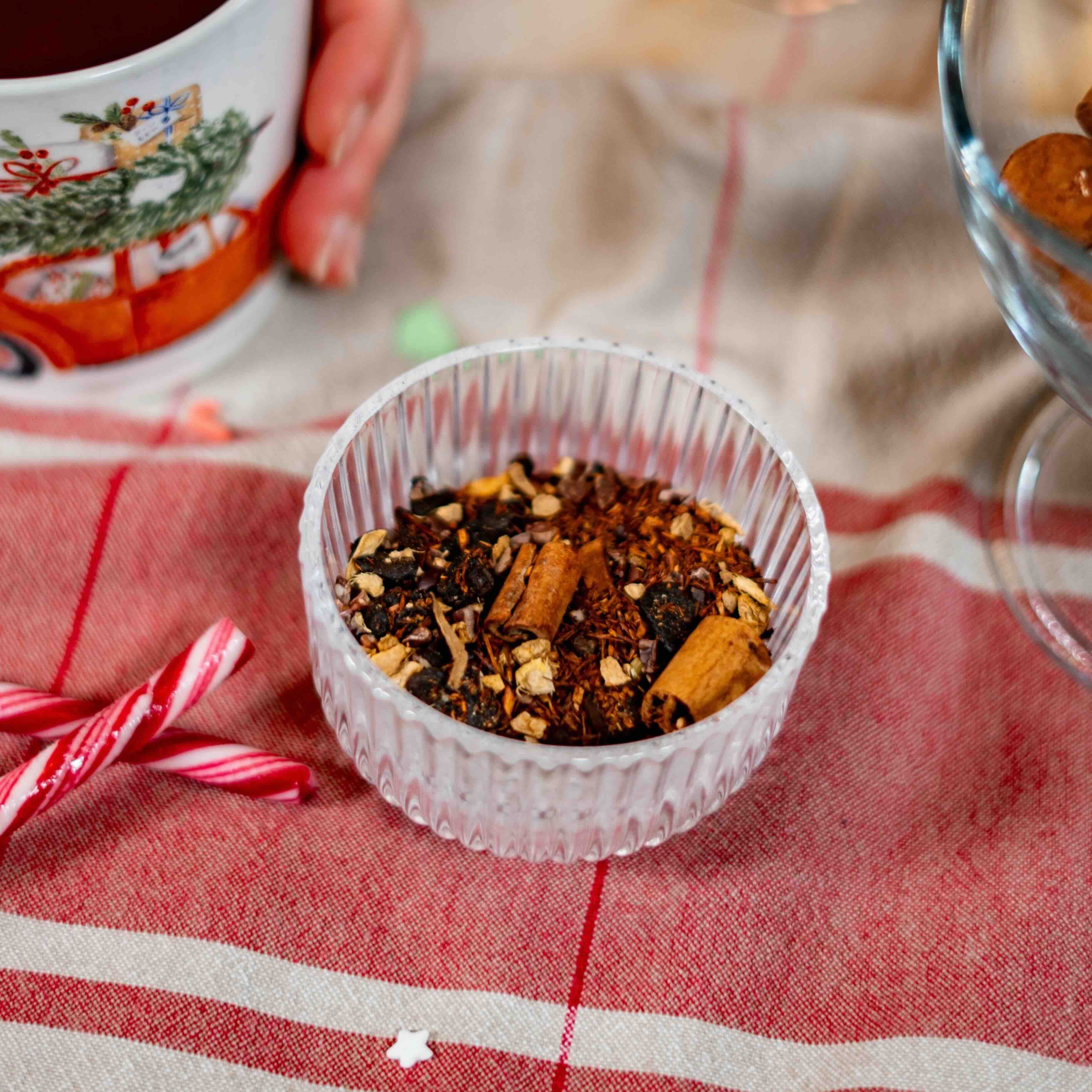 Le Chocolat Chaud de Noël rooibos gourmand aux fêves de cacao et épices de Noël vrac